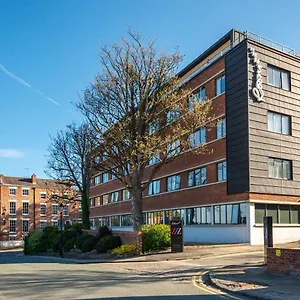 Roomzzz 4* Chester